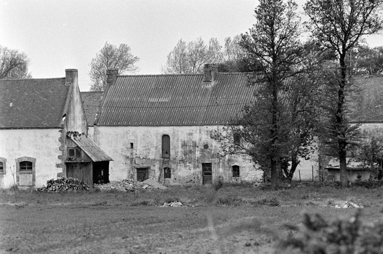 farmhouse before renovation